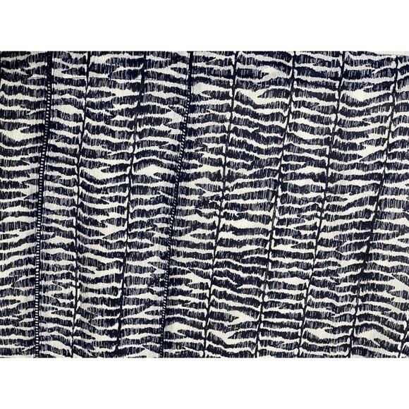 Vineyard Vines Womens Size 6 Navy Blue Zebra Pattern Silk Blend Blouse Top Excel - Picture 7 of 7